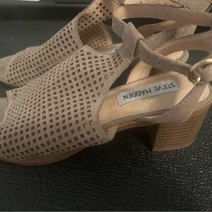Steve Madden, block heal sandal. Beige suede. Size 6. Never worn